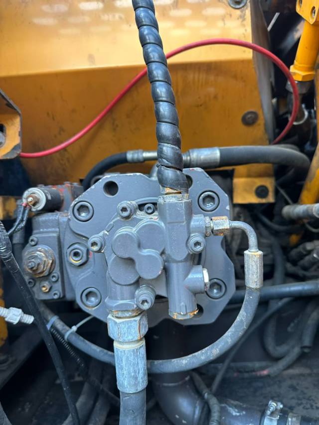 Used Sany SY135C Excavator 2013 Model / 4