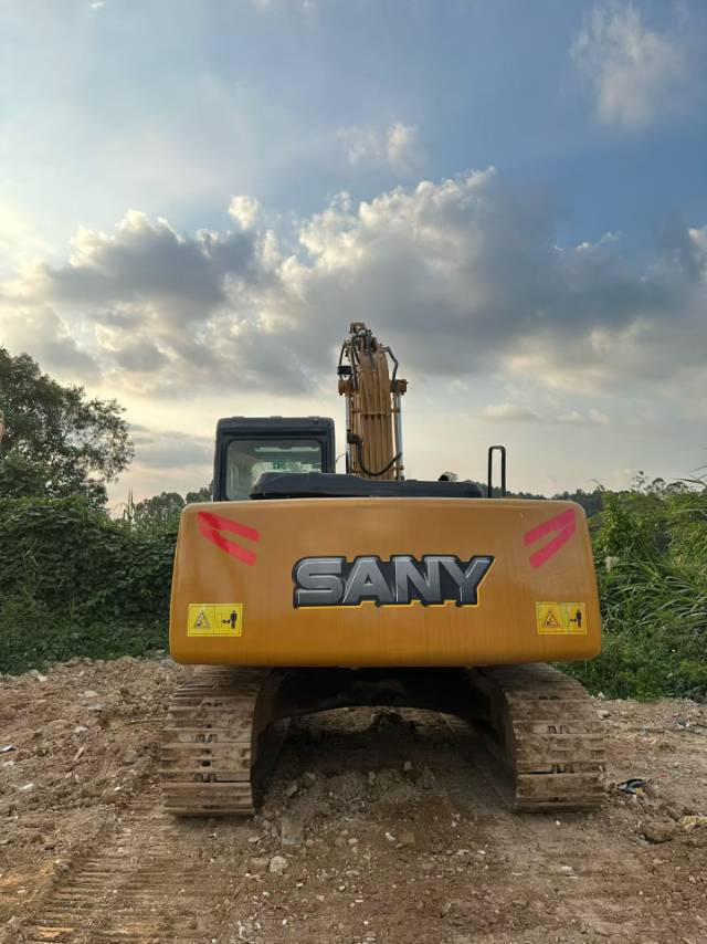 Used Sany SY135C Excavator 2013 Model / 3