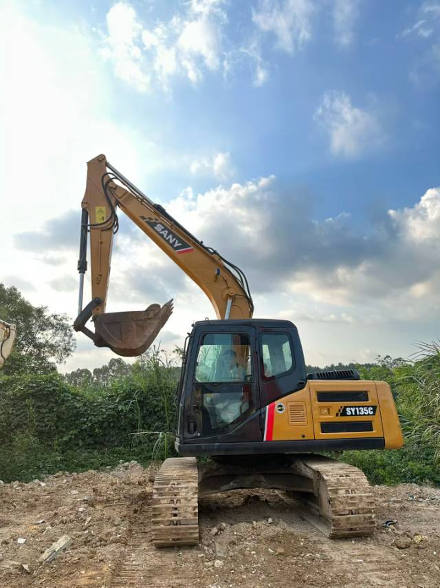 Used Sany SY135C Excavator 2013 Model / 2