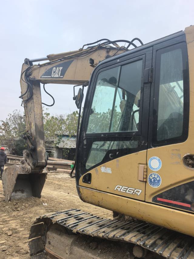 Used Caterpillar 320C Excavator 2005 Model / 4