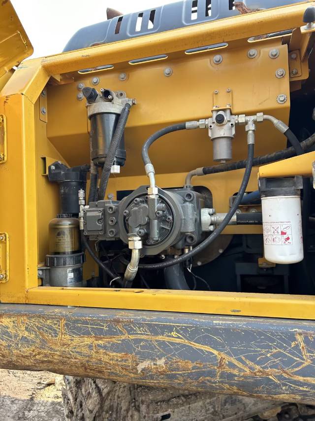 Used XCMG 215 Excavator 2018 Model / 4