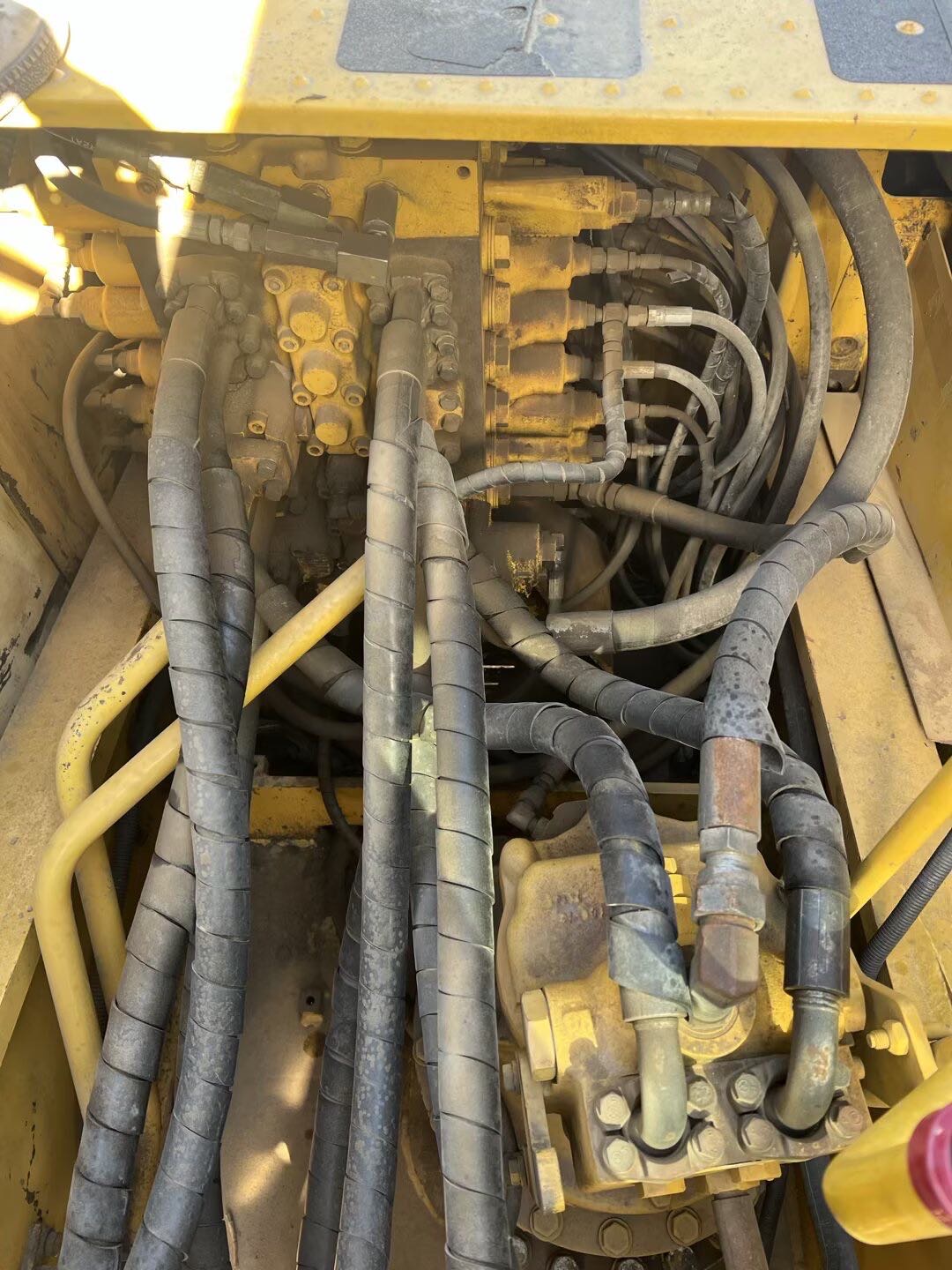 Used Komatsu PC210-8 Excavator 2014 Model / 8