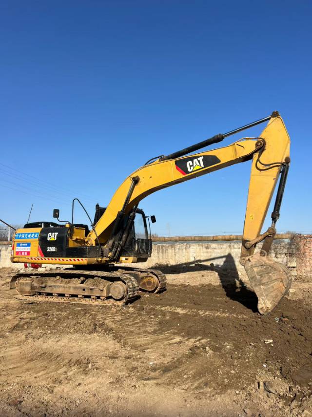 Used Caterpillar 320DGC Excavator 2020 Model / 4