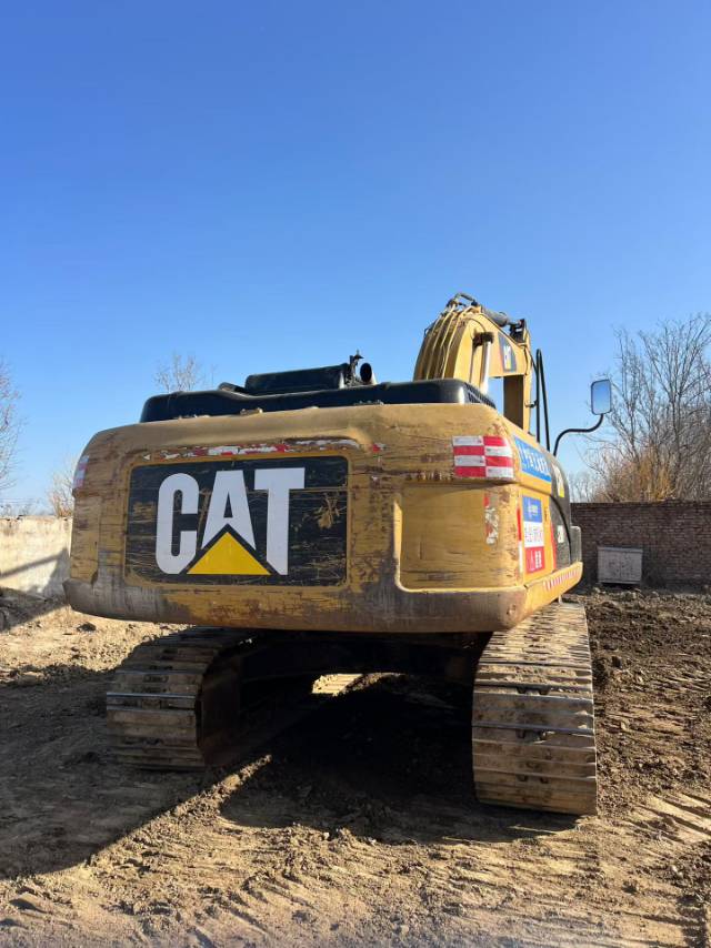 Used Caterpillar 320DGC Excavator 2020 Model / 3