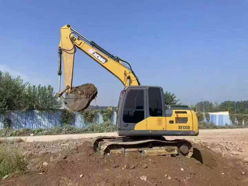 Buy XCMG XE135D Used Excavator / 1