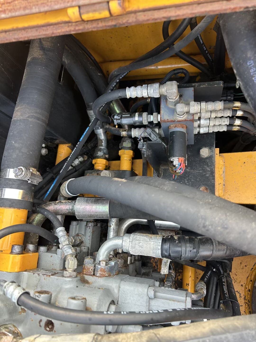 Buy Kato HD820R Used Excavator / 6 Used Kato HD820R Excavator 2013 Model / 6