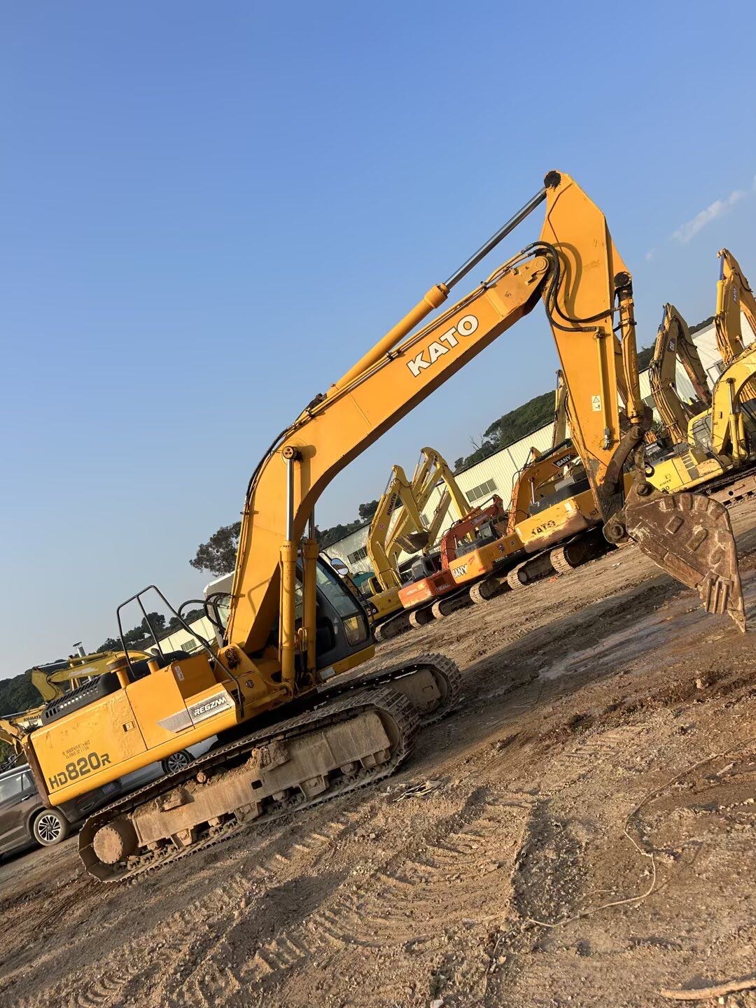 Buy Kato HD820R Used Excavator / 1