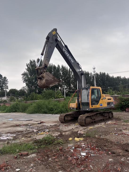 Buy Volvo EC210D Used Excavator / 1