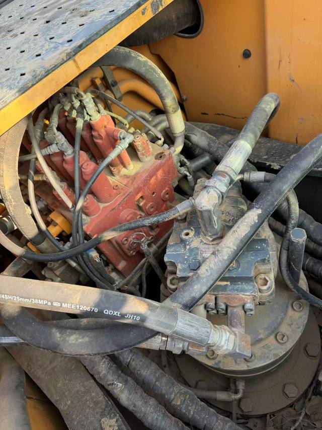 Used Hyundai 265 Excavator 2020 Model / 5