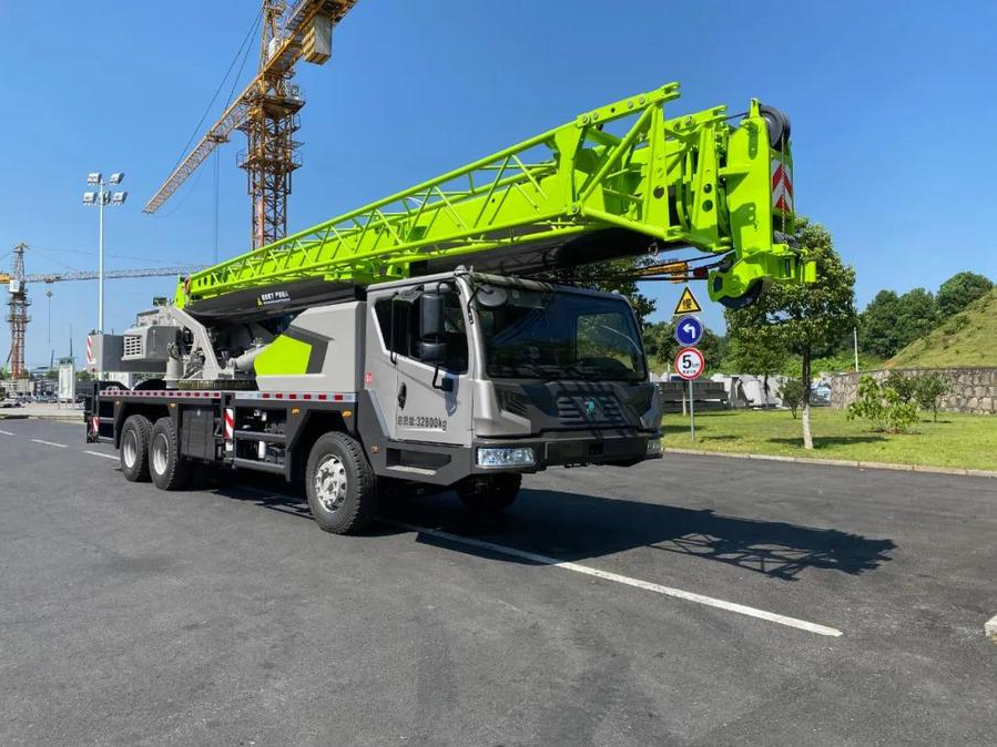 中联ZTC252E552汽车吊性能参数吊臂计算吊车工况表