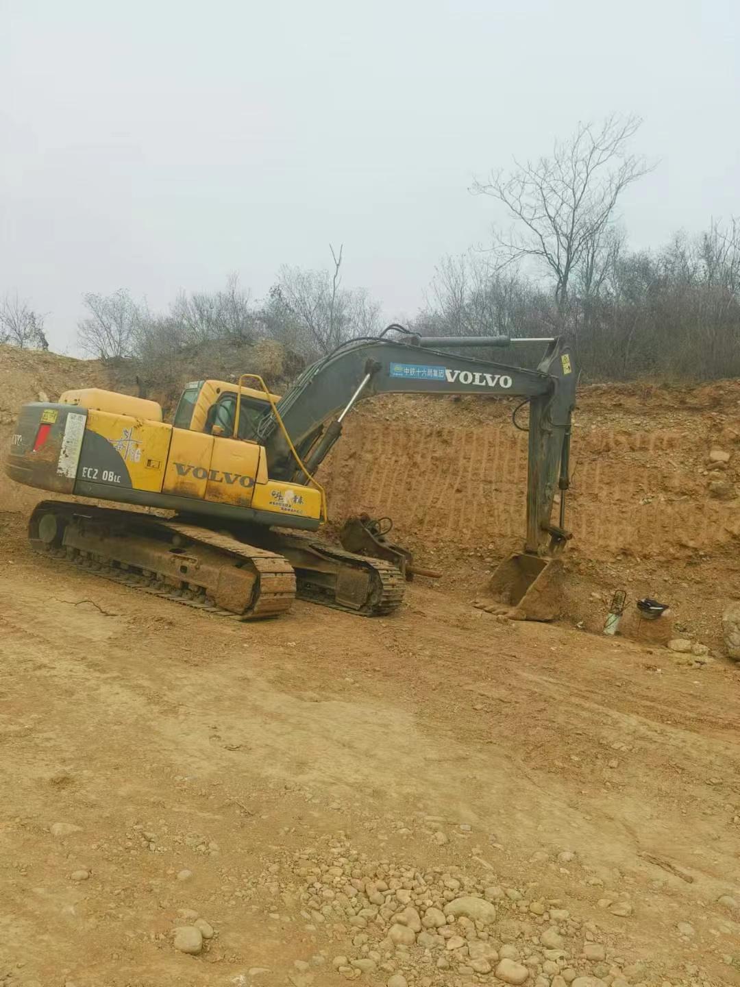 Buy Volvo EW210C Used Excavator / 1