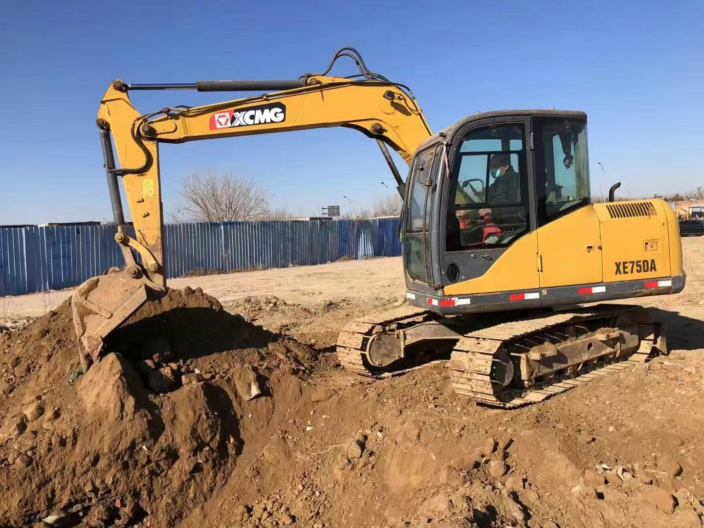 Buy XCMG XE75WD Used Excavator / 1