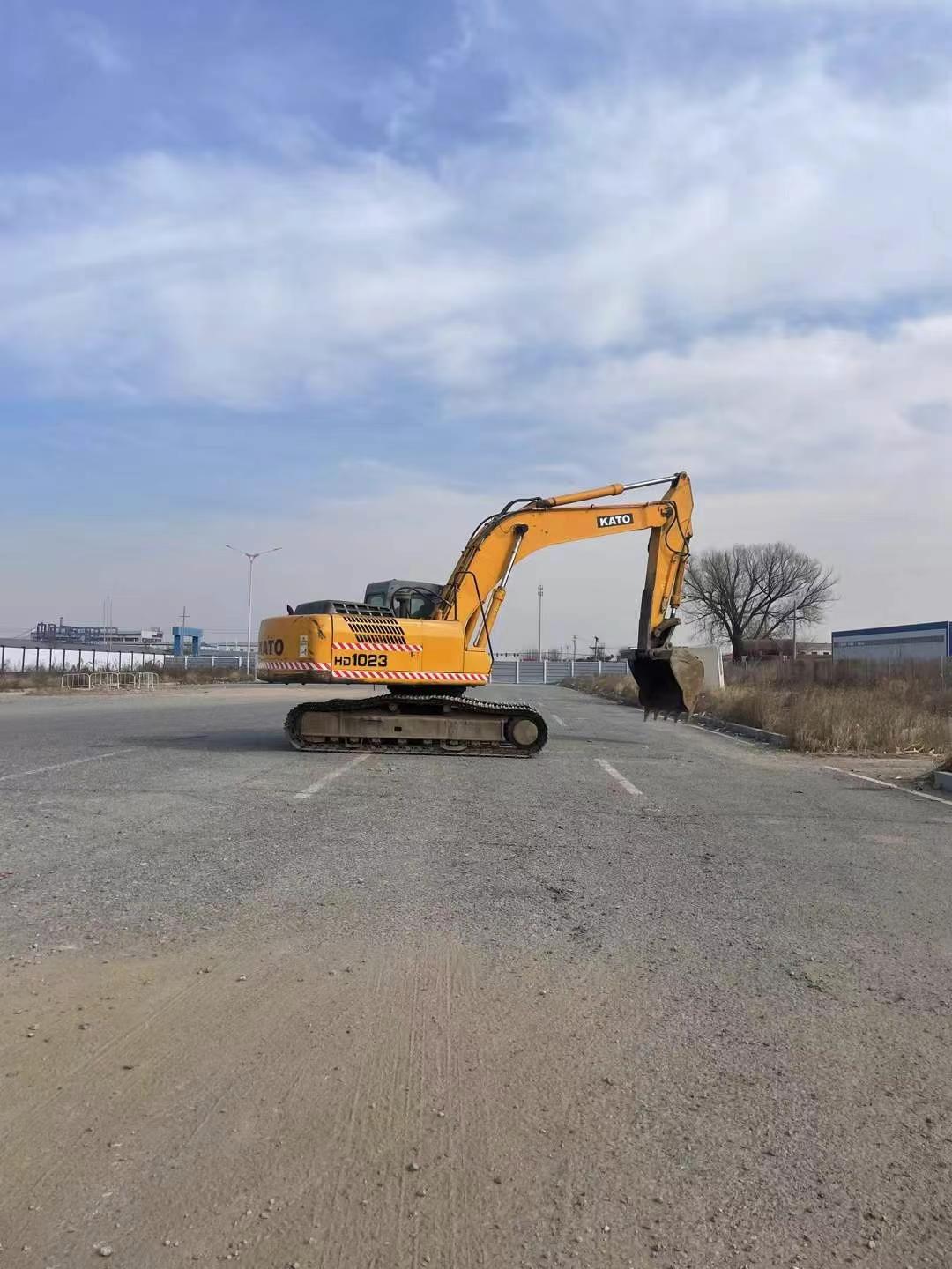 Buy Kato HD1023R Used Excavator / 1