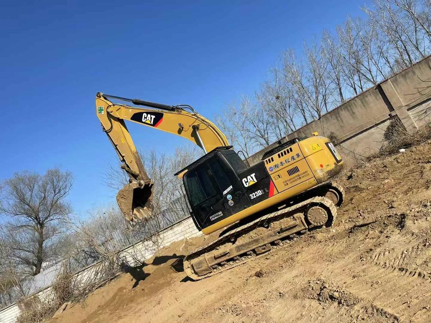 Buy Caterpillar 323D2L Used Excavator / 1