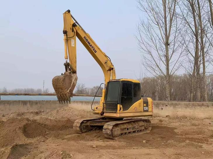 Buy Komatsu PC130-7 Used Excavator / 1