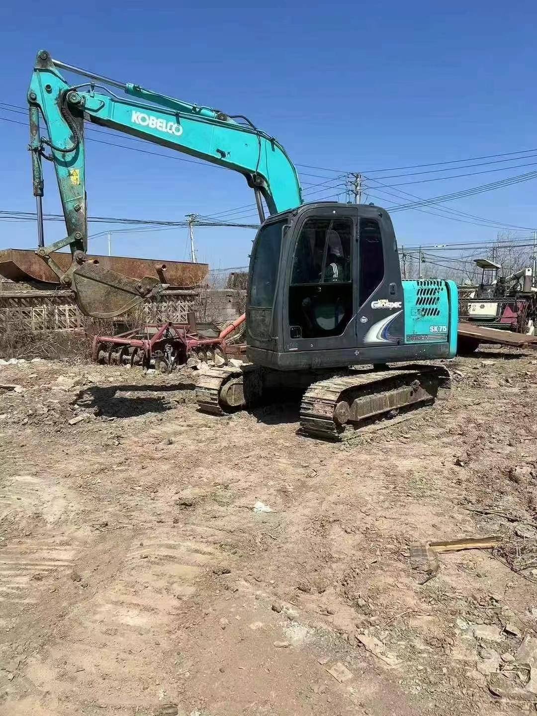 Buy Kobelco SK75 Used Excavator / 1