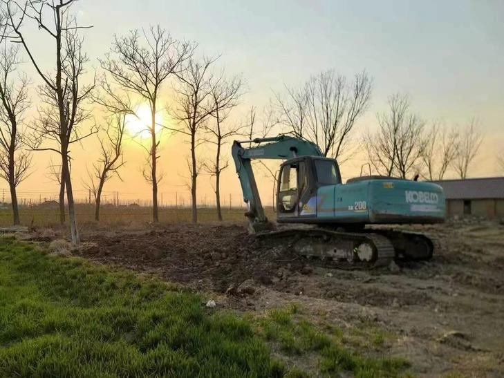 Buy Kobelco SK200-10 Used Excavator / 1