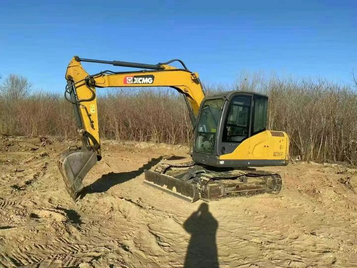 Buy XCMG XE75DA Used Excavator / 1