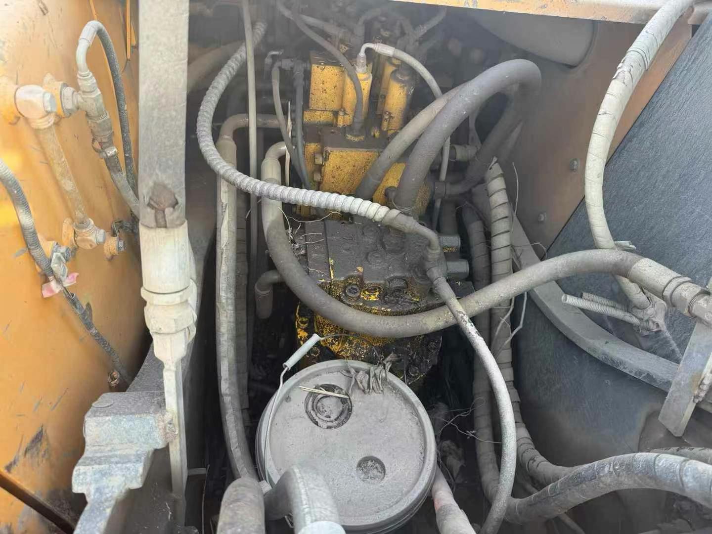 Buy Hyundai R215-7C Used Excavator / 4 Used Hyundai R215-7C Excavator 2014 Model / 4