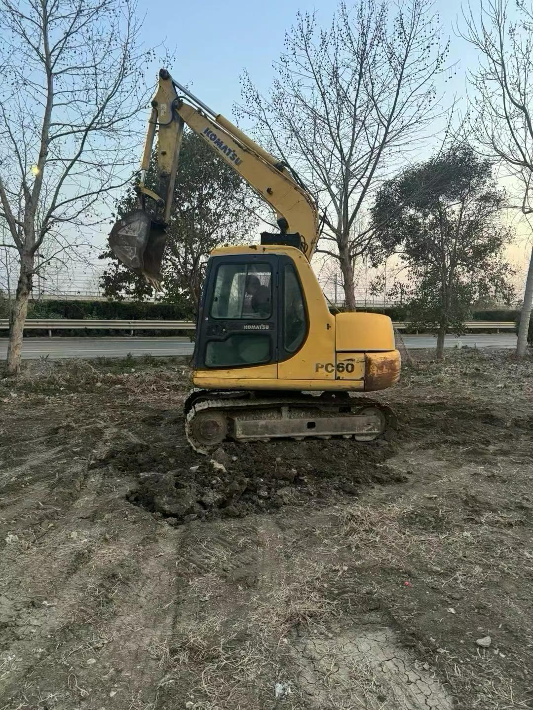 Buy Komatsu PC60-7 Used Excavator / 2 Used Komatsu PC60-7 Excavator 2010 Model / 2