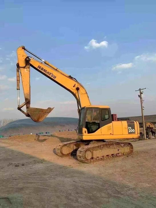 Buy Komatsu PW200-7 Used Excavator / 1