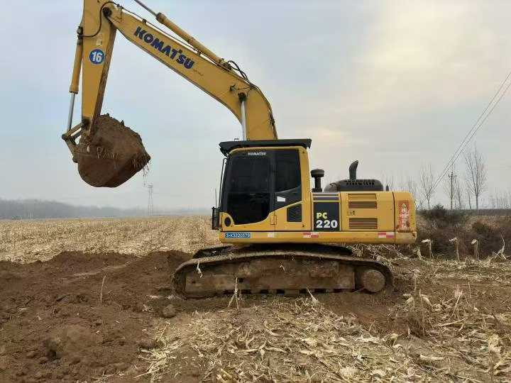 Buy Komatsu PC220 Used Excavator / 1