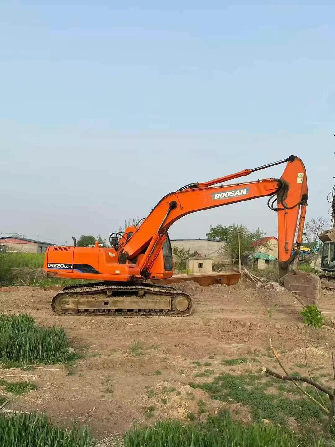 Buy Doosan DH220-7 Used Excavator / 2 Used Doosan DH220-7 Excavator 2010 Model / 2