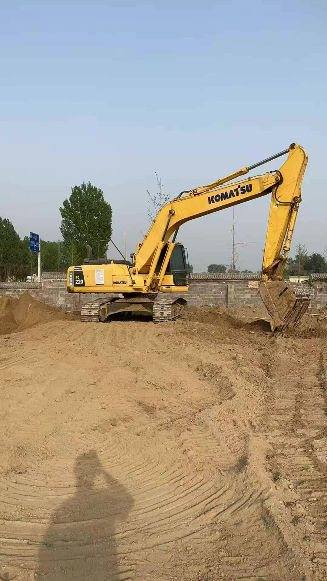 Buy Komatsu PC220 Used Excavator / 1