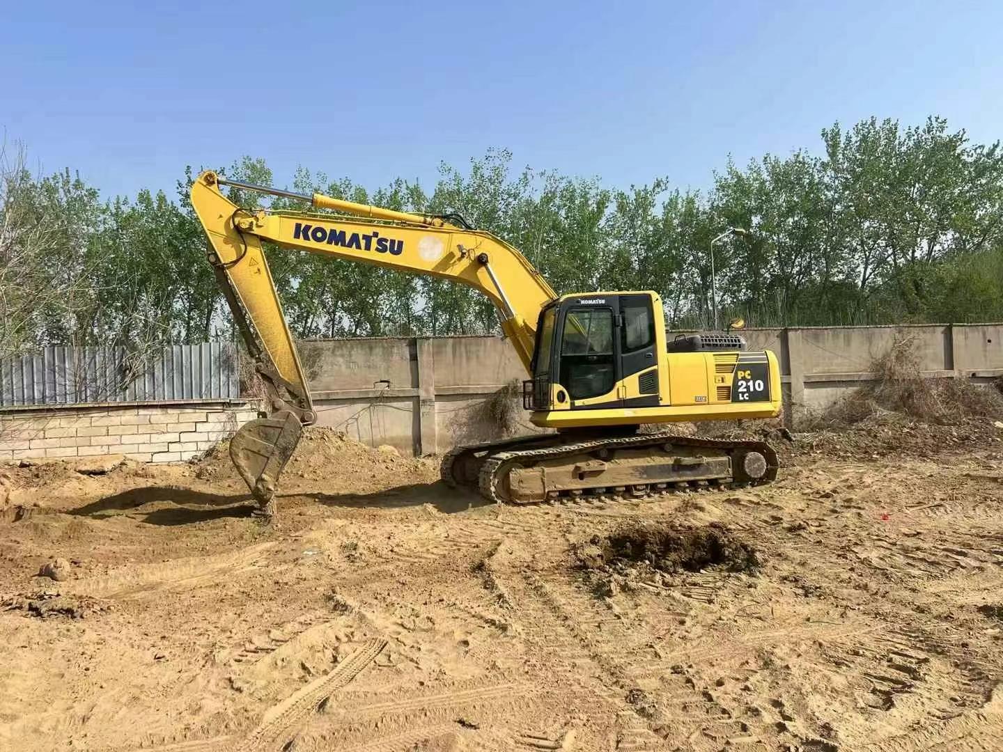 Buy Komatsu PC210 Used Excavator / 1