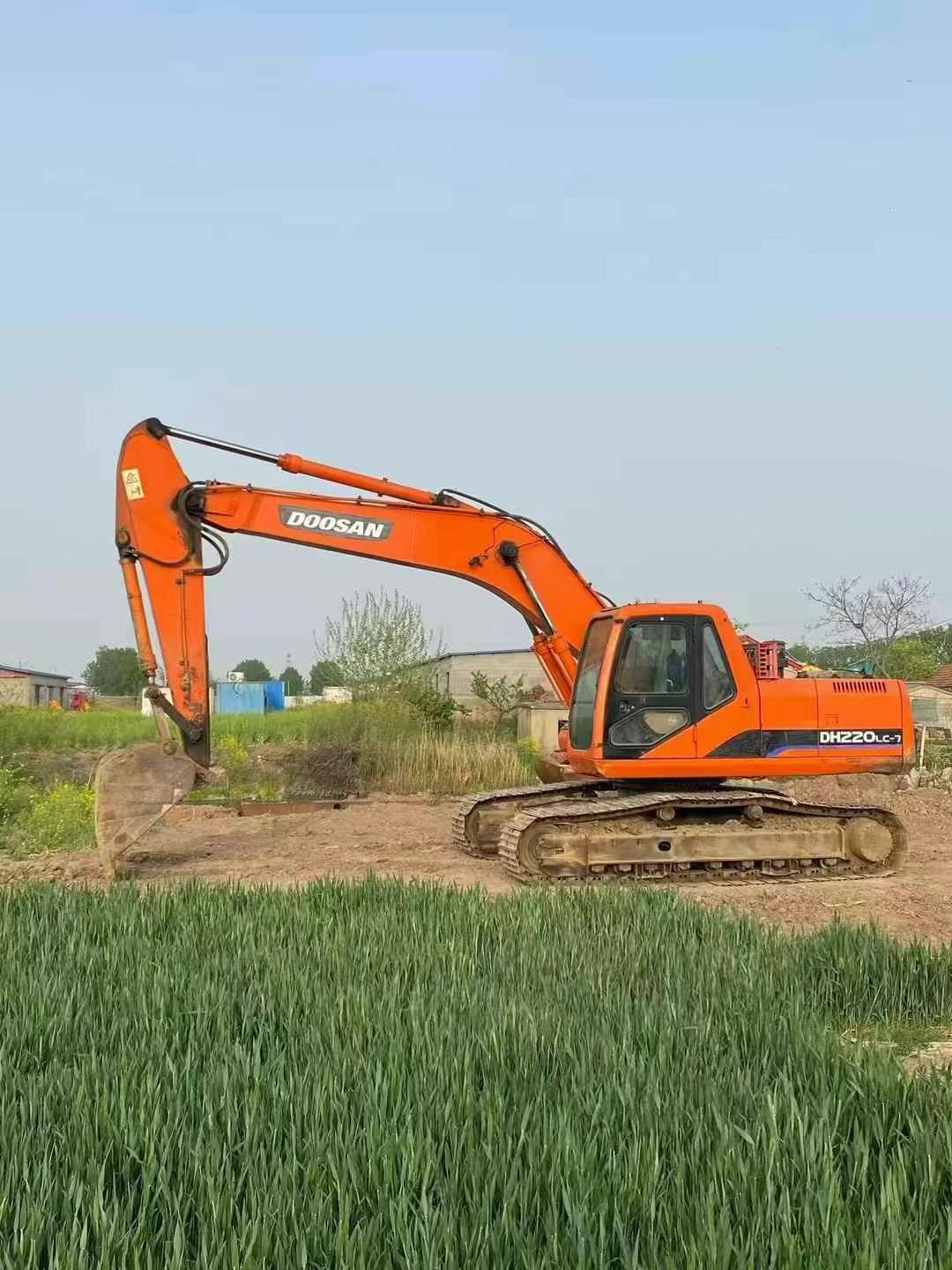Buy Doosan DH220-7 Used Excavator / 1
