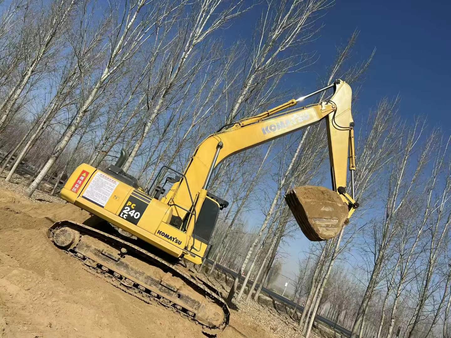 Buy Komatsu PC240-11M0 Used Excavator / 1