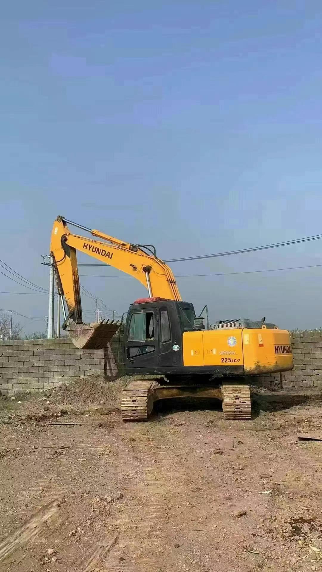 Buy Hyundai R225-7 Used Excavator / 8 Used Hyundai R225-7 Excavator 2012 Model / 8