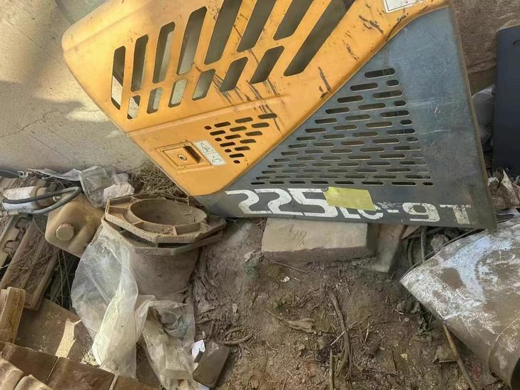 Buy Hyundai R225LC-9V Used Excavator / 1