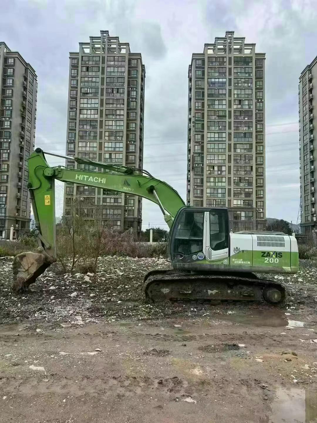 Buy Hitachi ZAXIS200 Used Excavator / 1