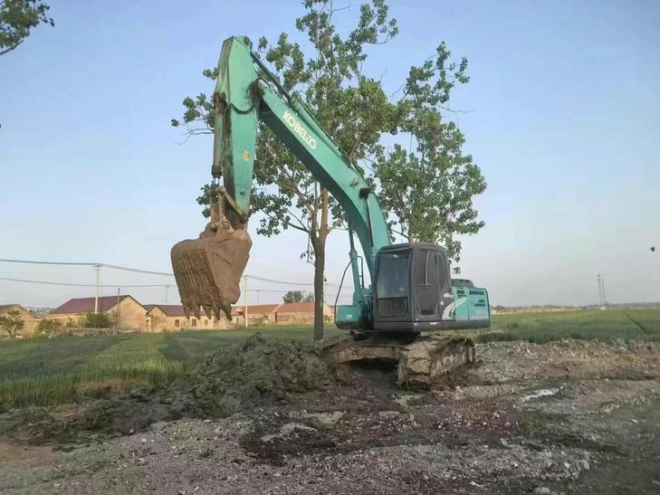 Buy Kobelco SK210 Used Excavator / 1