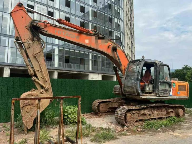 Buy Hitachi ZX210-3G Used Excavator / 1
