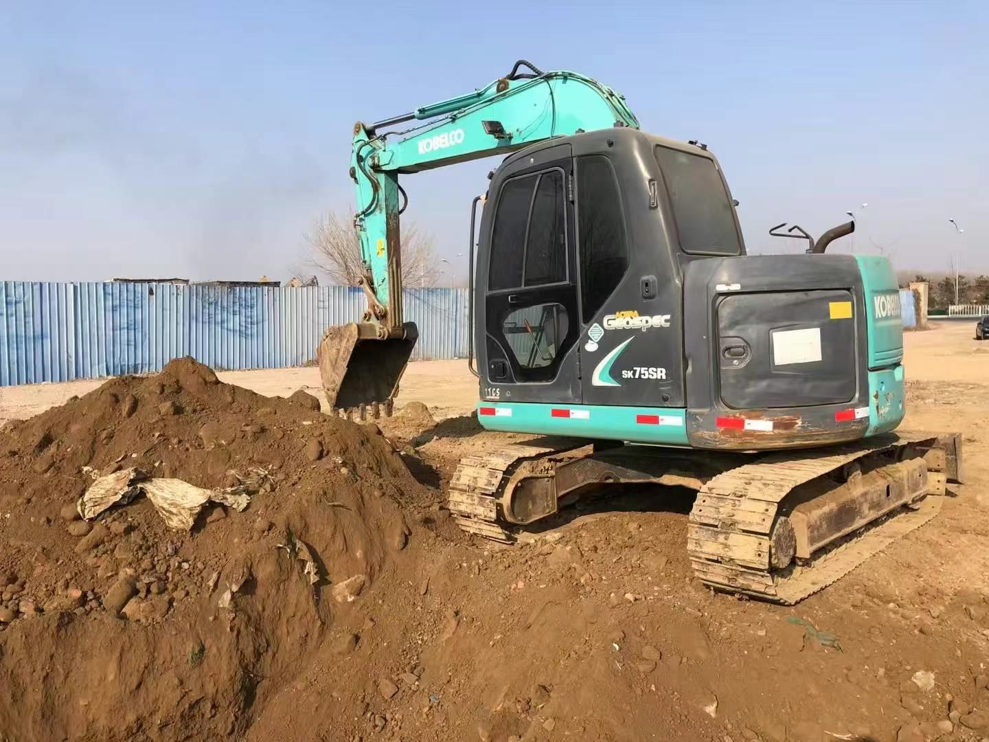 Buy Kobelco SK75 Used Excavator / 1