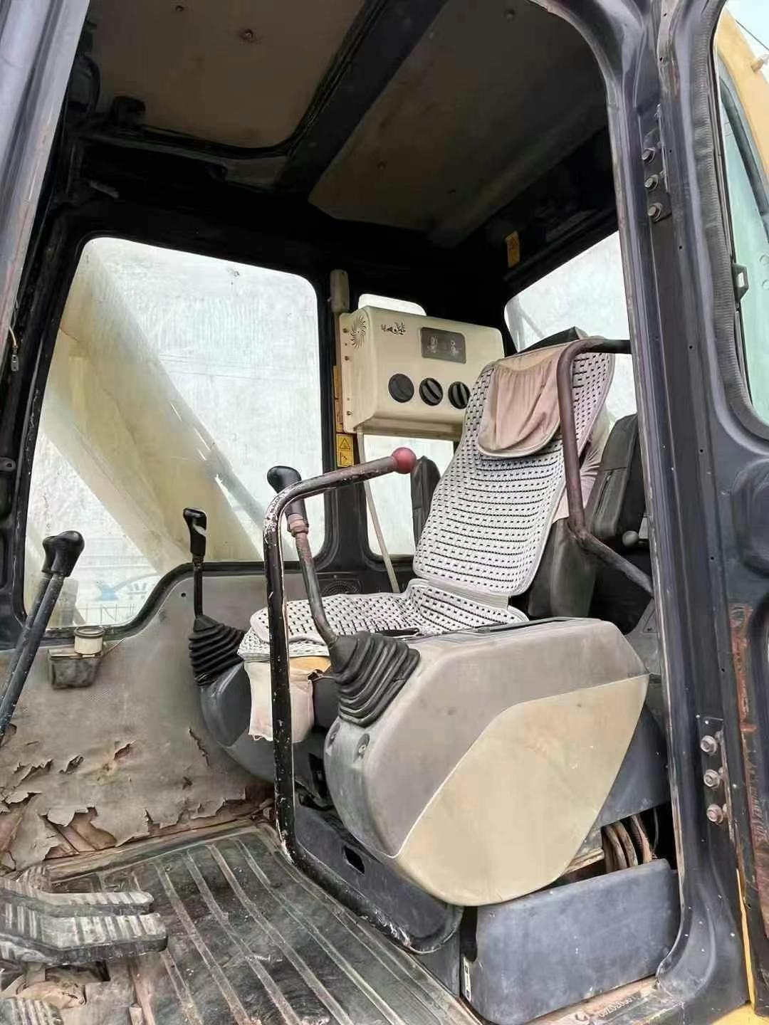 Buy Komatsu PC60-7 Used Excavator / 7 Used Komatsu PC60-7 Excavator 2010 Model / 7