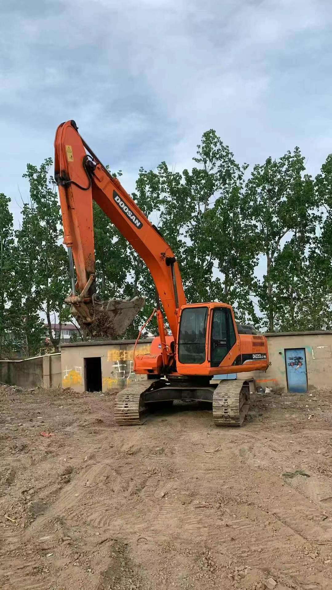 Buy Doosan DH220 Used Excavator / 1