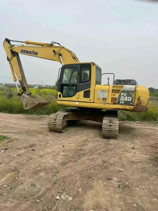 Buy Komatsu PC200-8 Used Excavator / 1