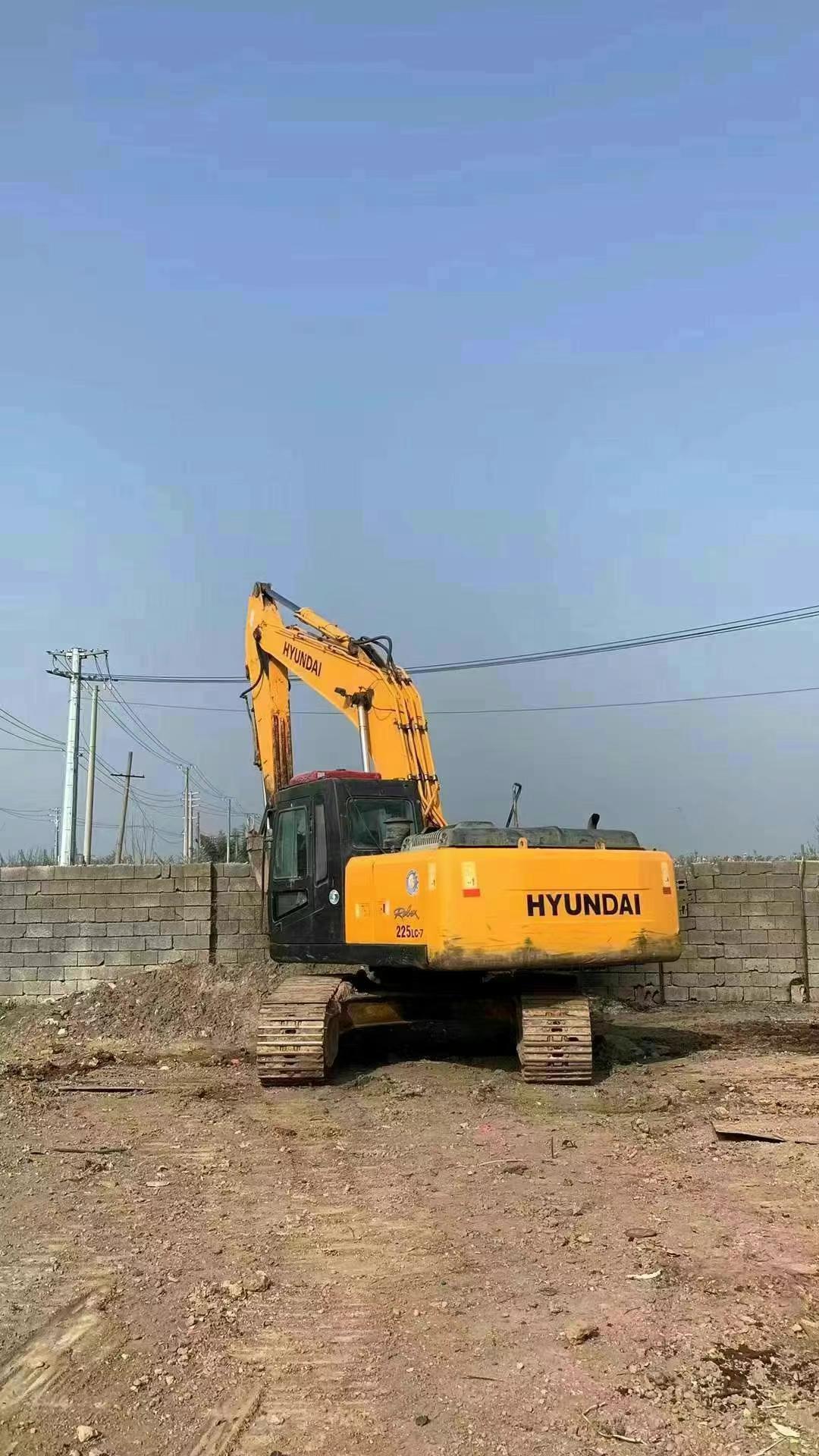 Buy Hyundai R225-7 Used Excavator / 1