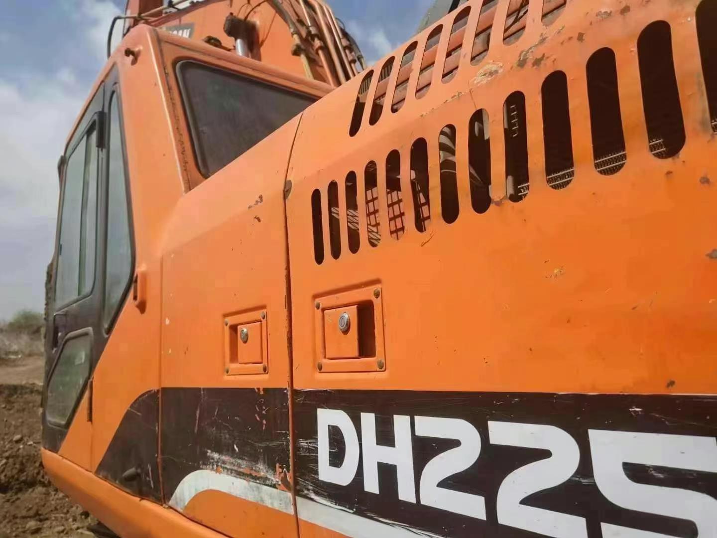 Buy Doosan S225 Used Excavator / 2 Used Doosan S225 Excavator 2011 Model / 2