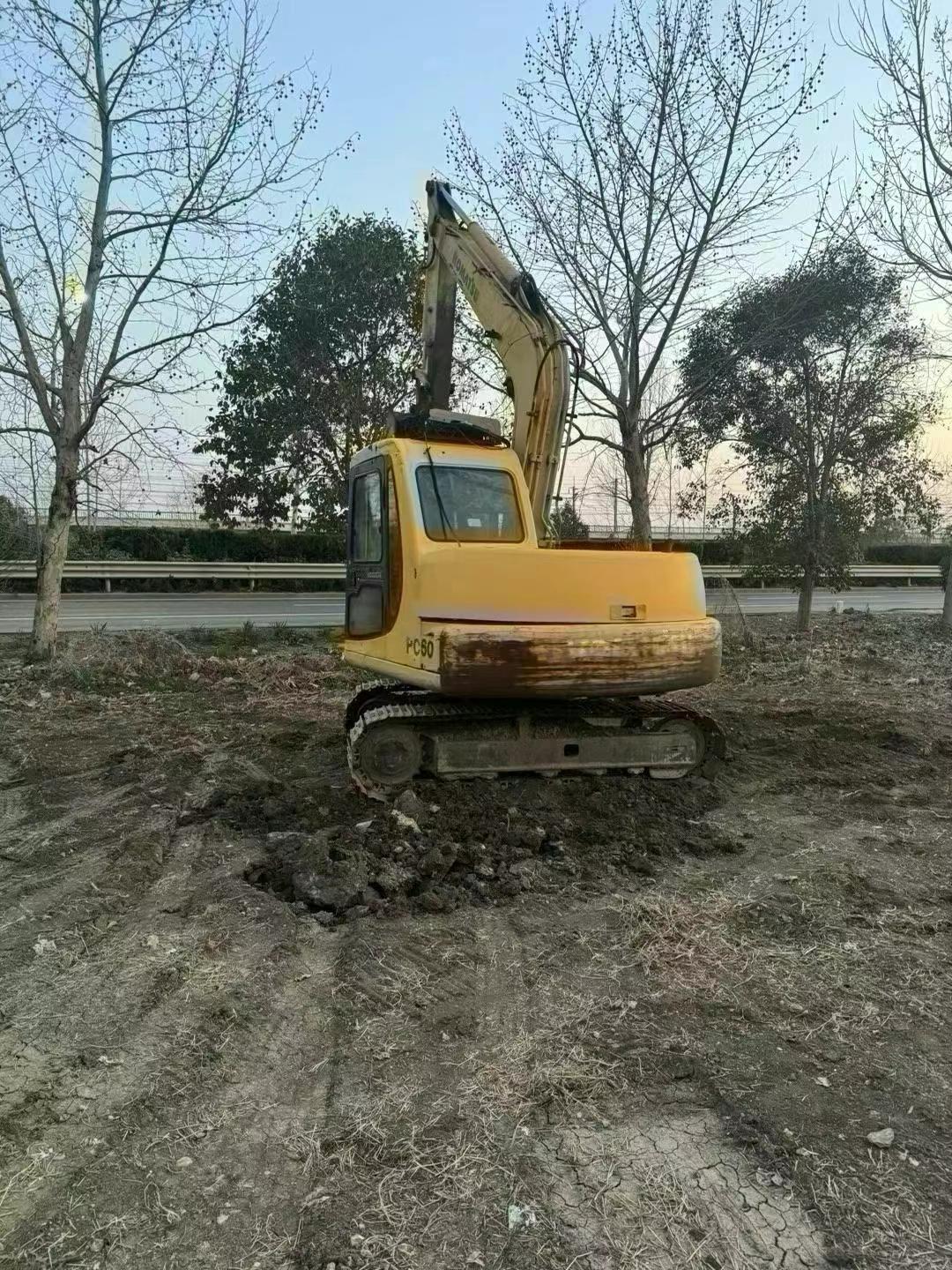 Buy Komatsu PC60-7 Used Excavator / 1