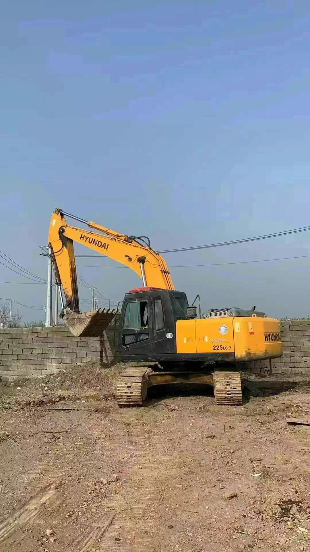 Buy Hyundai R225-7 Used Excavator / 8 Used Hyundai R225-7 Excavator 2012 Model / 8