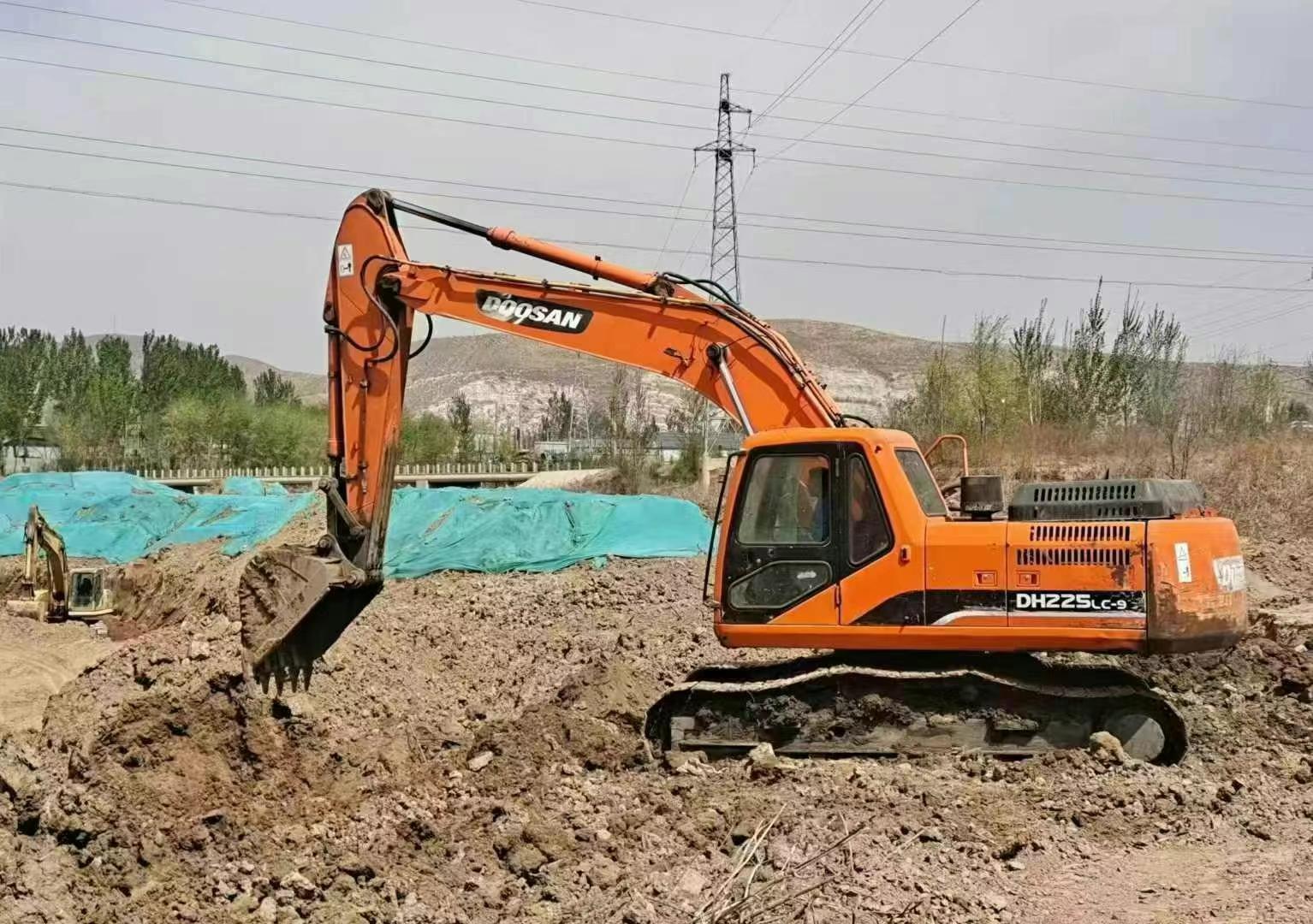 Buy Doosan S225 Used Excavator / 1
