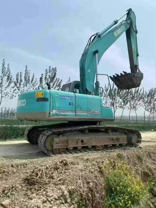 Buy Kobelco SK200-6E Used Excavator / 1