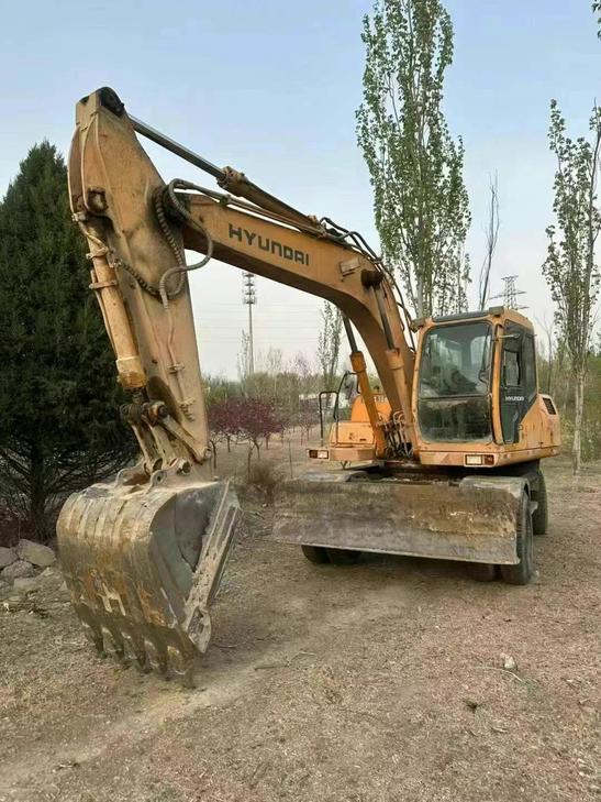 Buy Hyundai 130LVS Used Excavator / 1