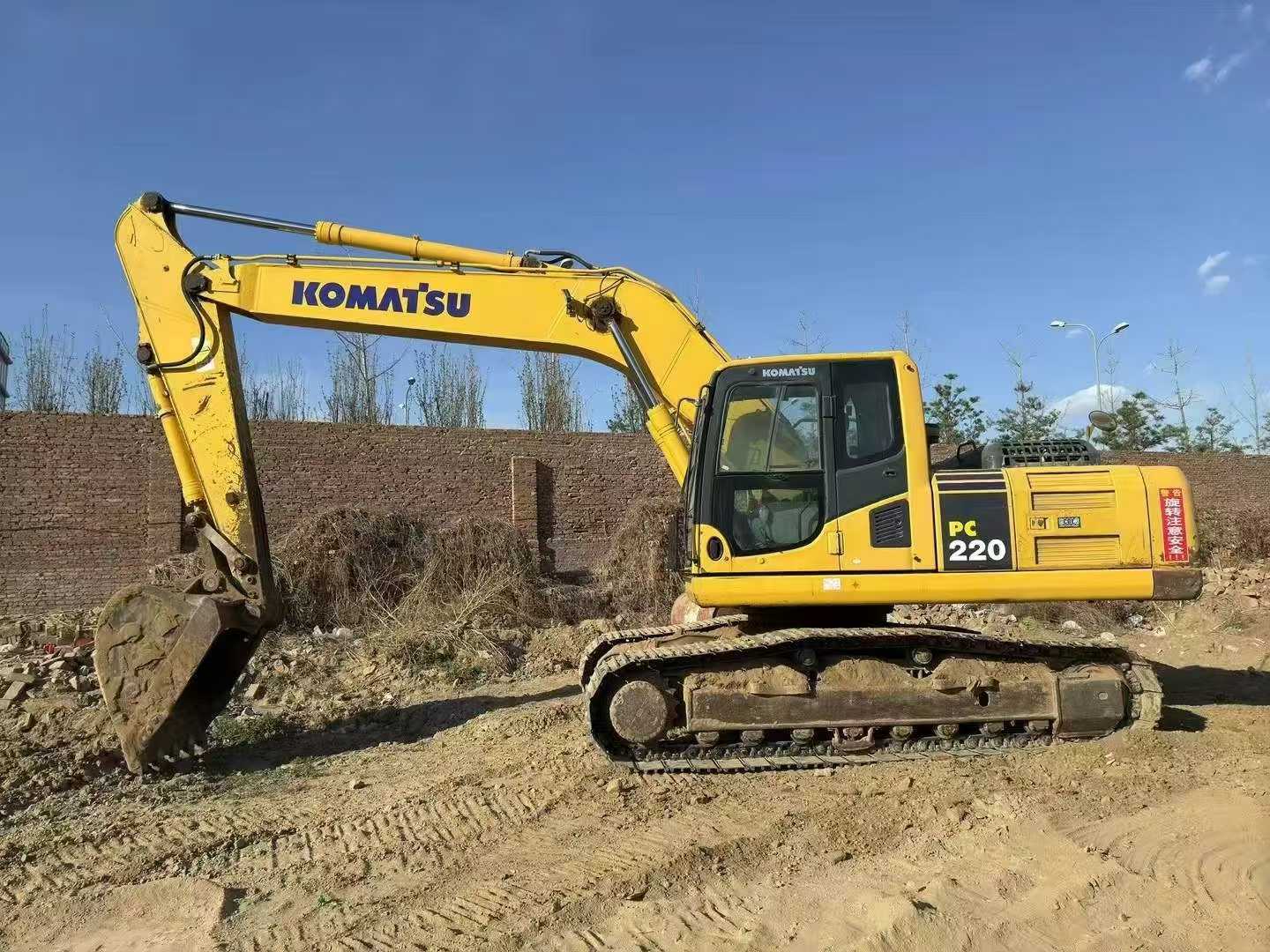 Buy Komatsu PC220 Used Excavator / 2 Used Komatsu PC220 Excavator 2017 Model / 2