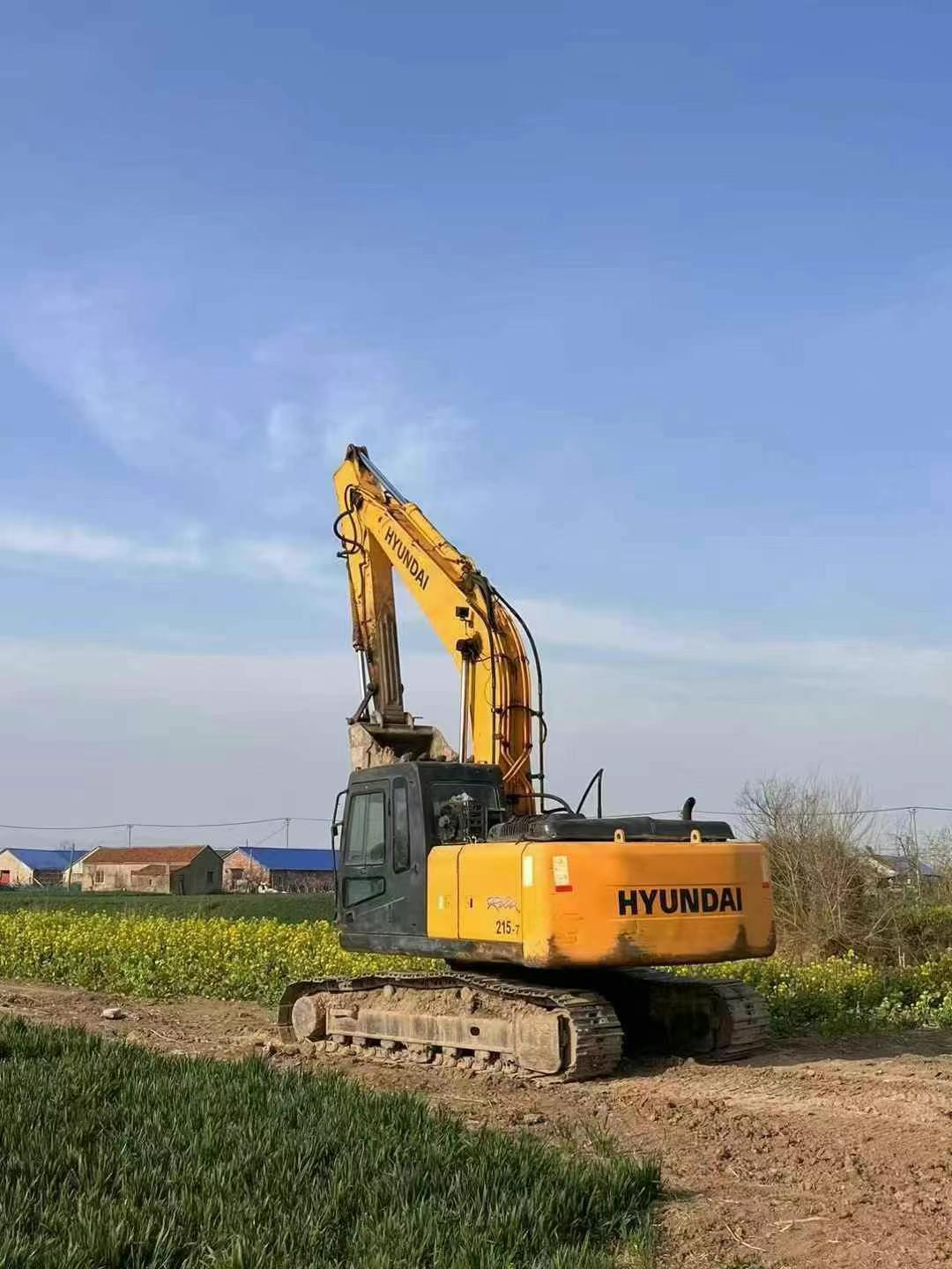 Buy Hyundai R215-7 Used Excavator / 2 Used Hyundai R215-7 Excavator 2011 Model / 2