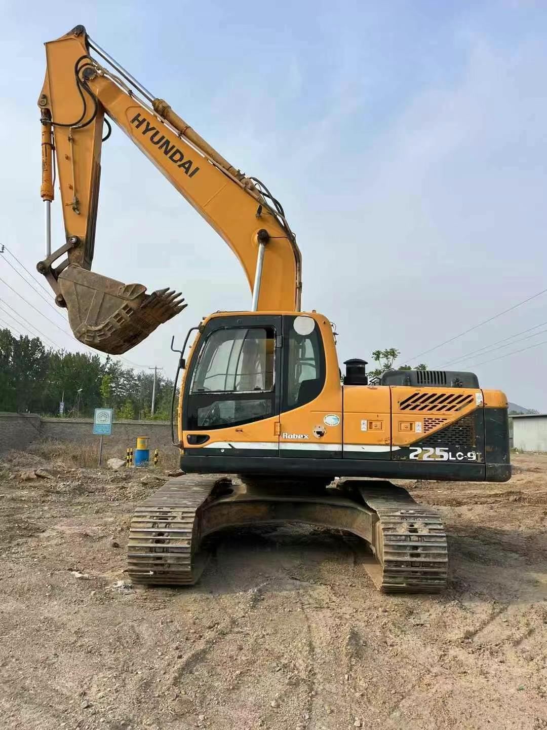 Buy Hyundai R225LC-9V Used Excavator / 1